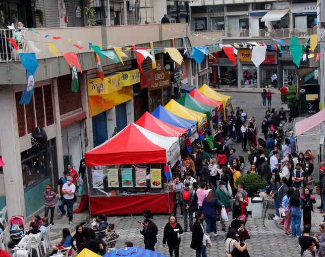 Festa Junina, Zumba e K-Pop agitam Feira do Bom Retiro - Guia SP 24H