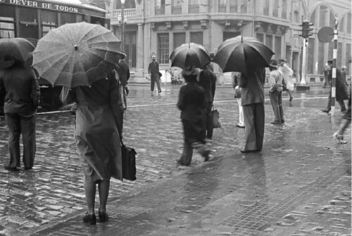 Avenida São João e o edifício da Delegacia Fiscal ao fundo (São Paulo, 1940) | Foto: Hildegard Rosenthal