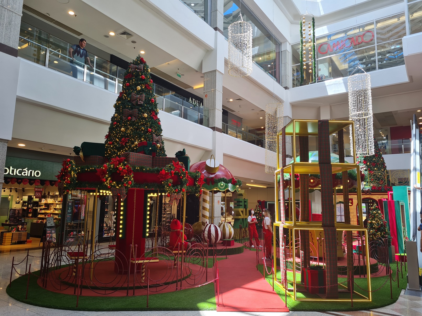 Bourbon Shopping revive as brincadeiras de Natal em decoração interativa