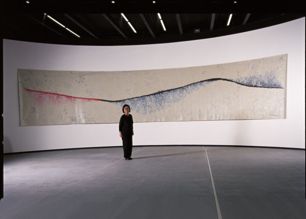 Tomie Ohtake, Sem título, 2001, Acrílica sobre Tela, 200 x 1000 cm Divulgação