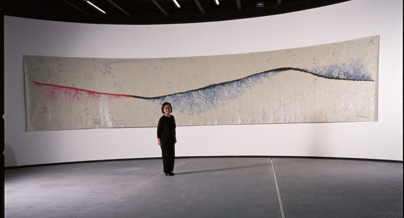 Tomie Ohtake, Sem título, 2001, Acrílica sobre Tela, 200 x 1000 cm Divulgação