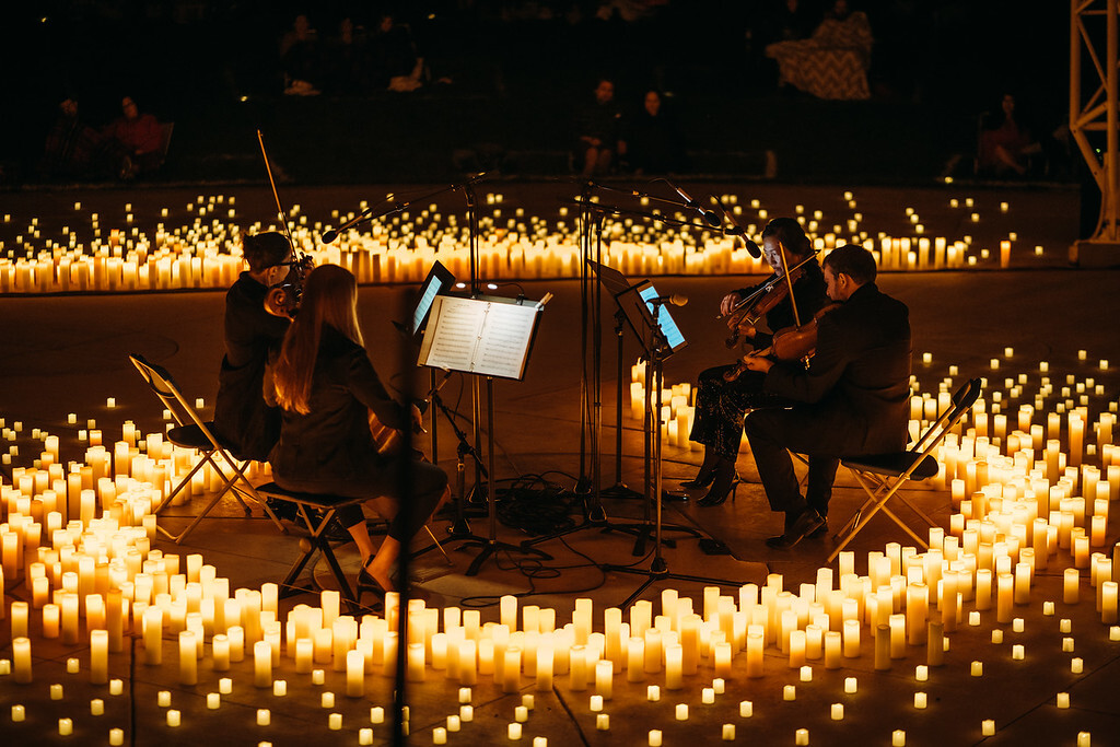 Candlelight: Monet À Beira d'Água