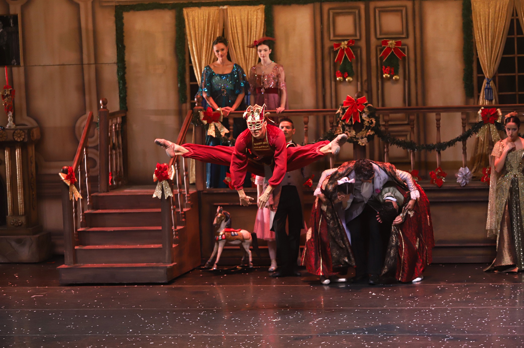 clássico natalino "O Quebra Nozes" da Cisne Negro Cia de Dança