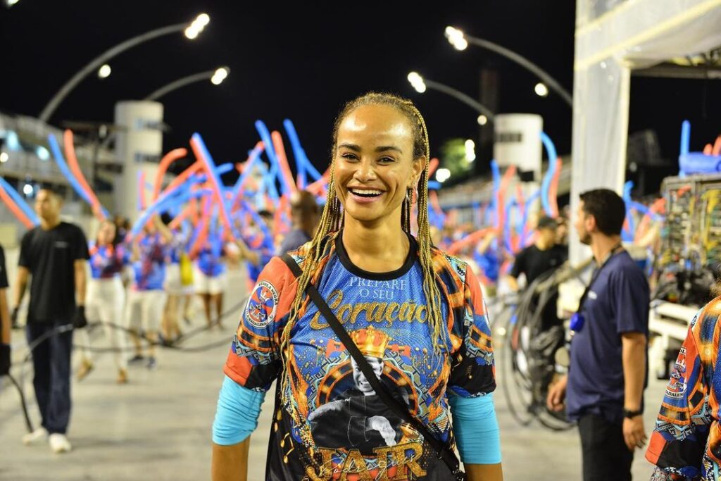 Cantora Luciana Mello presta homenagem ao pai Jair Rodrigues