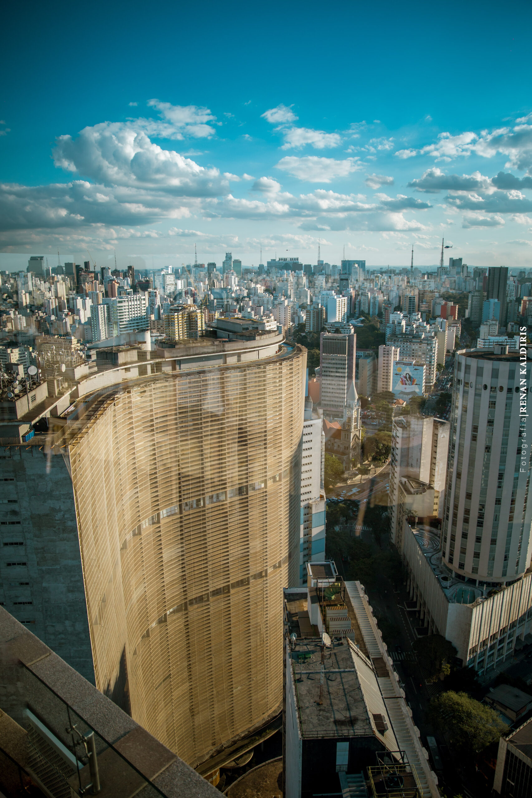 um guia receberá visitantes e explicará do alto de 165m de altura os principais pontos históricos da cidade