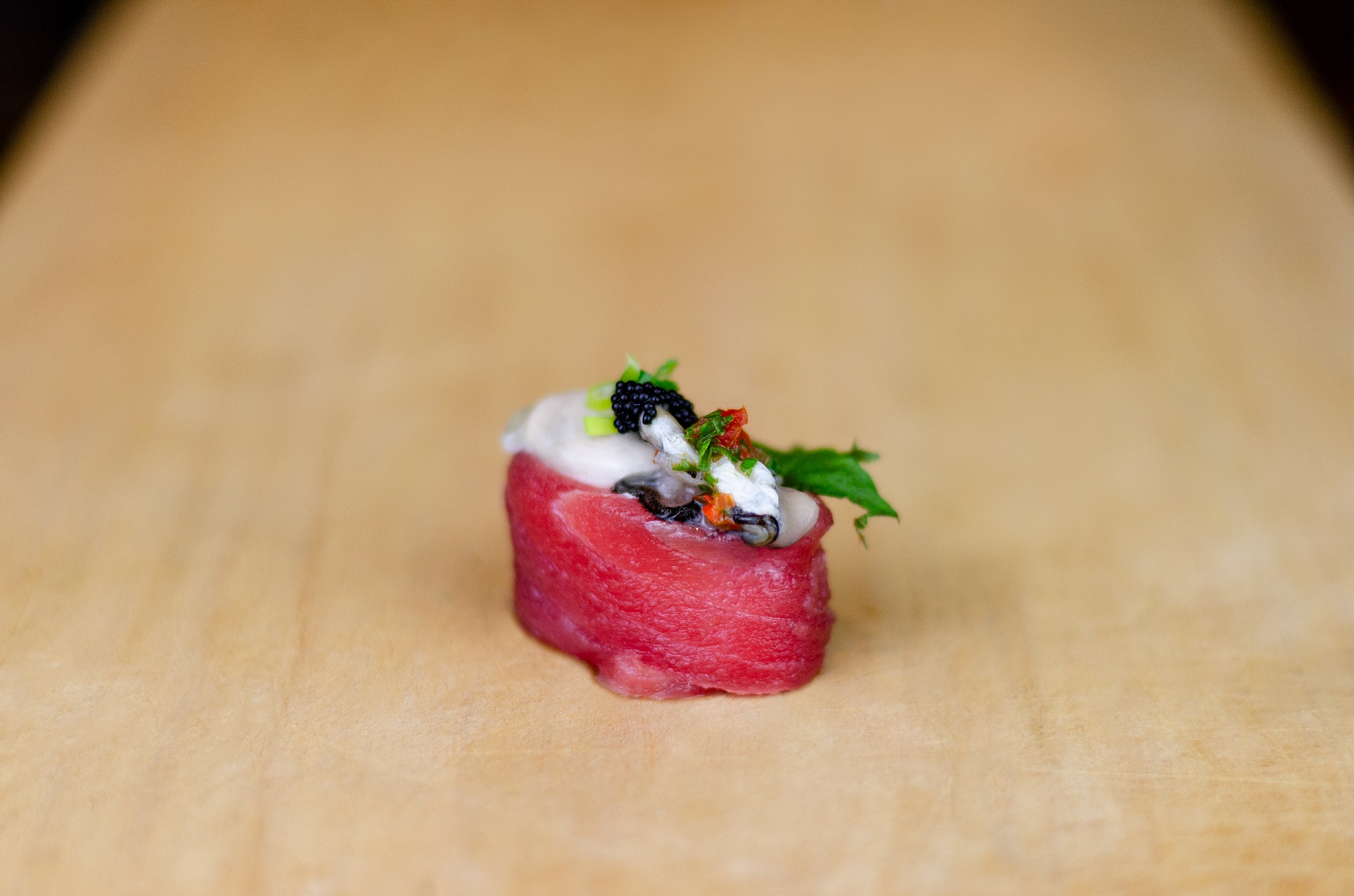 Sushi de atum com ostradivulgação