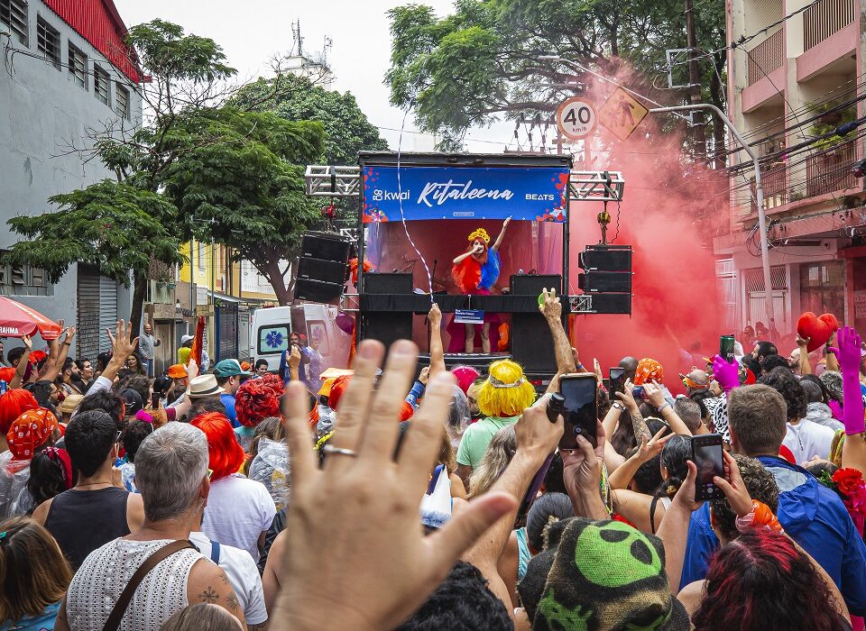 Bloco Ritaleena homenageia Rita Lee em show cheio de convidados especiais na Casa Natura Musical