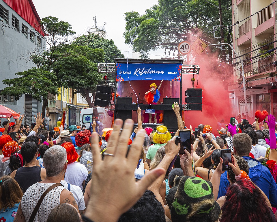 Bloco Ritaleena homenageia Rita Lee em show cheio de convidados especiais na Casa Natura Musical