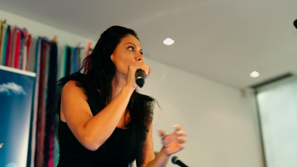 Escritora e narradora profissional Clara Haddad apresenta o espetáculo inédito “A guardiã das palavras”